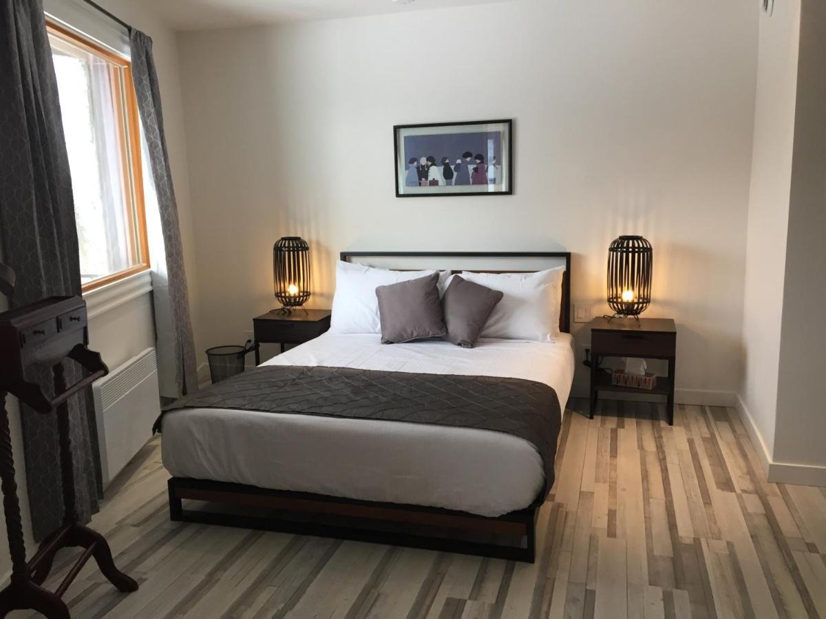 La Boheme - Bed & Breakfast โบรมอนต์ ภายนอก รูปภาพ