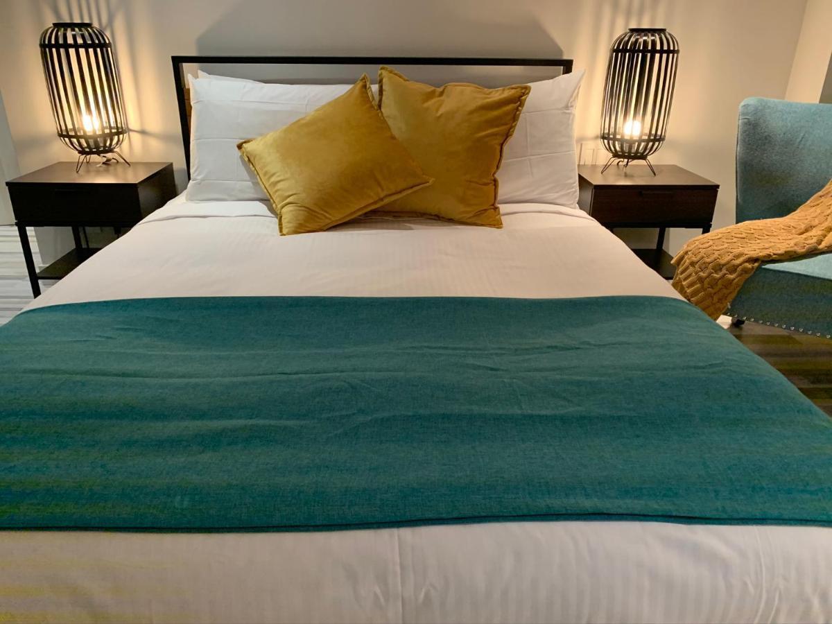 La Boheme - Bed & Breakfast โบรมอนต์ ภายนอก รูปภาพ