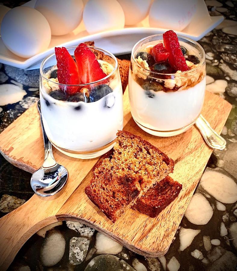 La Boheme - Bed & Breakfast โบรมอนต์ ภายนอก รูปภาพ