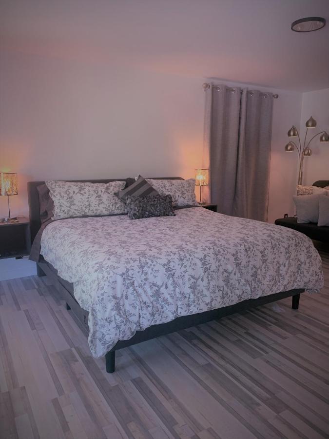 La Boheme - Bed & Breakfast โบรมอนต์ ภายนอก รูปภาพ