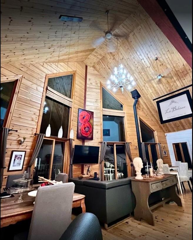 La Boheme - Bed & Breakfast โบรมอนต์ ภายนอก รูปภาพ